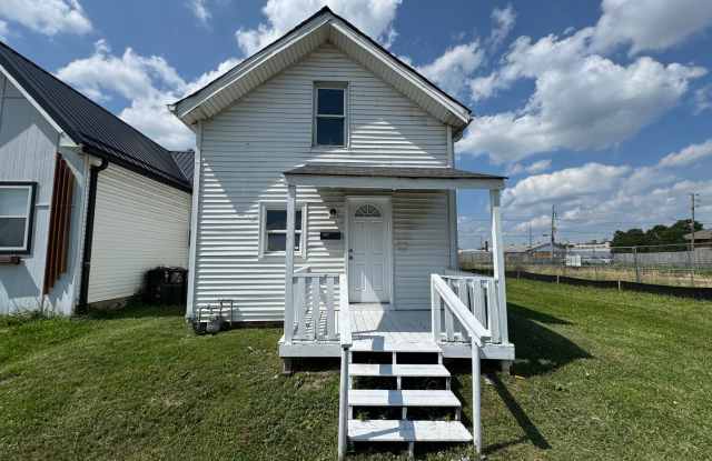 Fountain Square 2 Bed 1 Bath with large backyard. photos photos