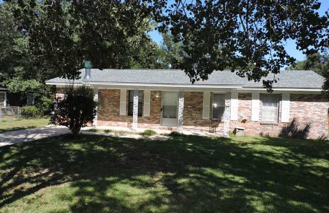 Convenient to interstate  shopping! - 6970 Woodley Drive, Brent, FL 32503