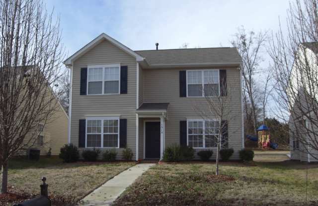 Beautiful 3 BR Located in Amber Ridge w/ Double Garage - 1513 Tuckers Glenn Drive, Rock Hill, SC 29732