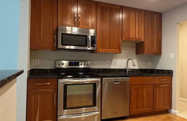 Beautiful and spacious 2 BR 2FB condo in gated community Gallery 4