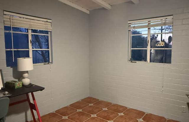 2817 North Desert Avenue Gallery 2