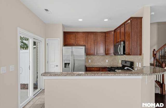 Charming 3BR House in Charlotte Gallery 4
