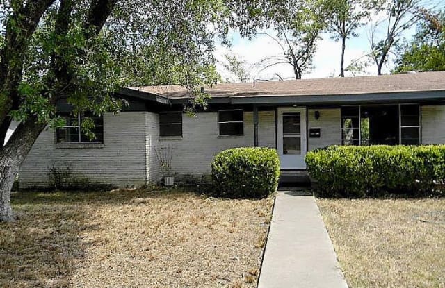 793 Perryman St - 793 Perryman Street, New Braunfels, TX 78130