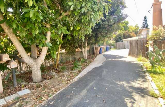 Midtown Ventura - Single story, three bedroom, two bath apartment photos photos