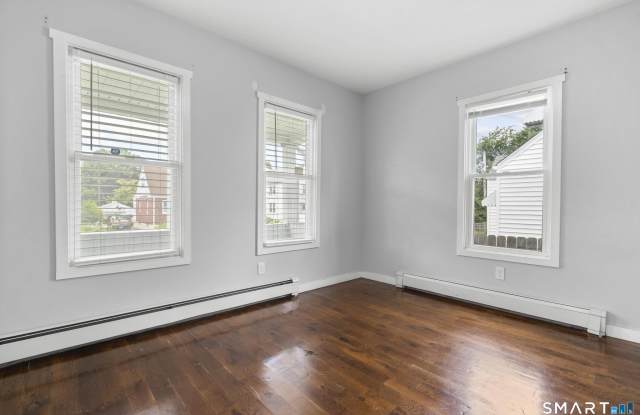 62 Saint Michaels Avenue Gallery 3