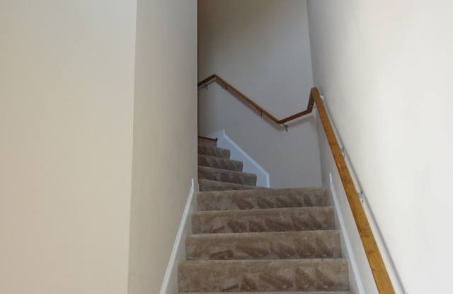3 beds condo with a golf course view in Braemar Creek for Rent Gallery 3