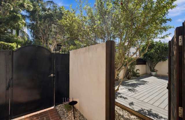 Rare Silver Strand Beach Home for Lease – Steps from the Lighthouse Bridge Gallery 4