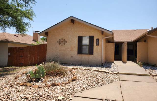 Nice 2 bedroon 2 bath Townhome in Bentwood CC Estate Addition! photos photos