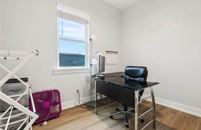 Cozy 2 Bedroom, 1 Bath Apartment Gallery 3