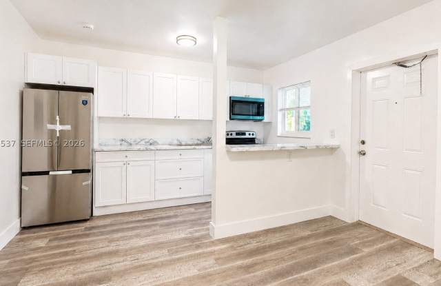 5549 NE Miami Ct Gallery 2