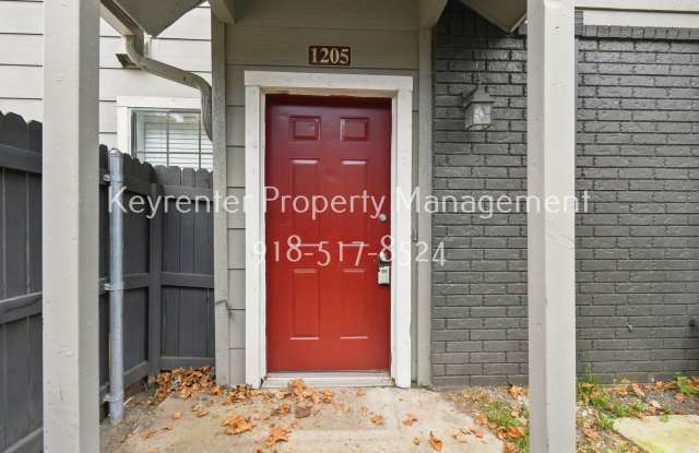 2 Bed / 2 Bath Condo South Tulsa Gallery 1