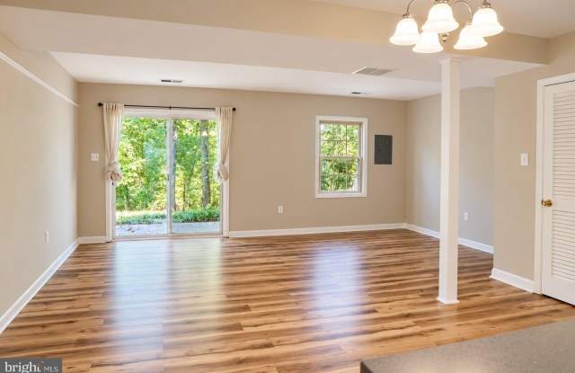 434 GREENBRIER Court Gallery 4