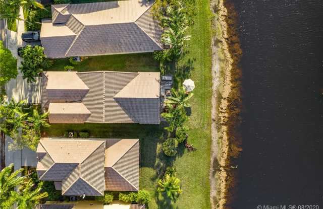 902 Golden Cane Dr Gallery 2