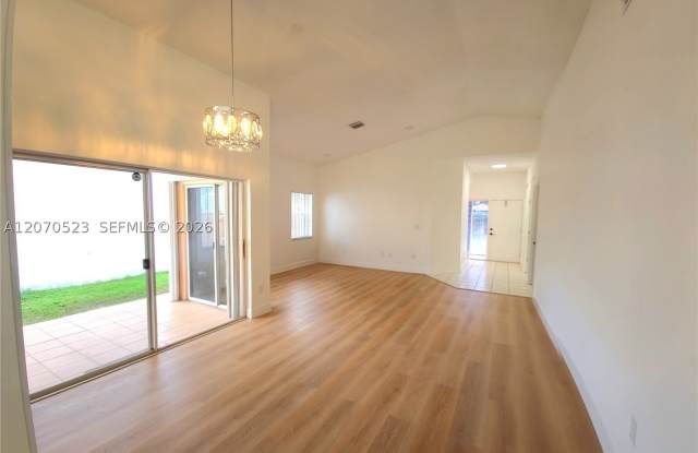 15609 SW 100th Ter Gallery 4