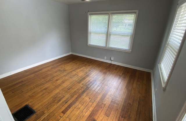 607 N Tibbs Avenue Gallery 2