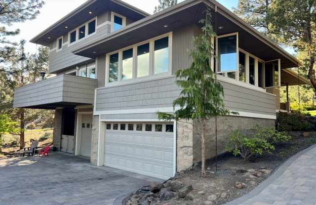 A Rare Offering in Bend’s Most Desirable Awbrey Butte Neighborhood – Available Furnished or Unfurnished! photos photos