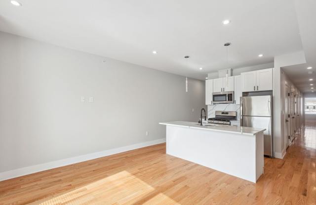 2425 W Thompson St photos photos