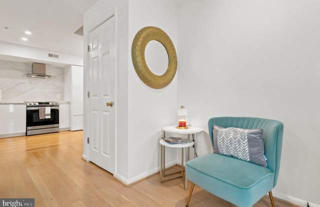 1005 HILLSIDE LAKE Terrace Gallery 4