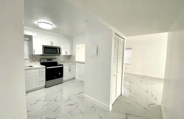 1635 West 44th Place photos photos