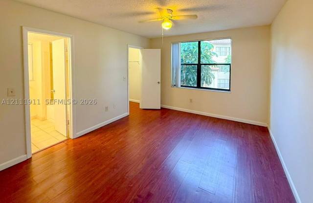 4401 W Mcnab Rd Gallery 3