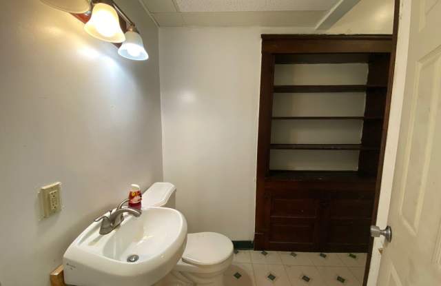 1614 Holyrood Rd. Gallery 3