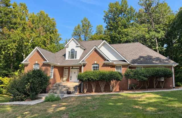 Spacious 7-Bedroom, 4-Bath Home with Finished Basement, Sunroom & Outdoor Kitchen Gallery 1