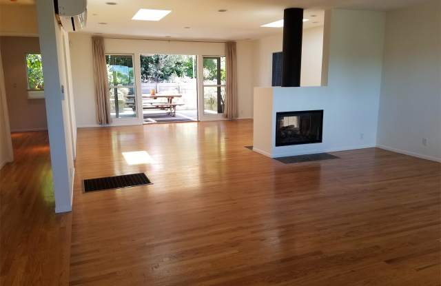 1820 South Dunsmuir Avenue Gallery 4