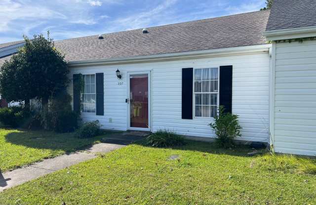 Charming townhome close to Cherry Point! photos photos