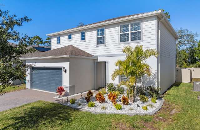 Beautiful 5/3 Single-Family Home with Fenced-in Backyard - 2060 Canopy Terrace Boulevard, DeLand, FL 32724