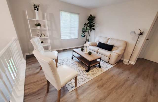 Room in 6 Bedroom Home at Henslowe Dr Gallery 4