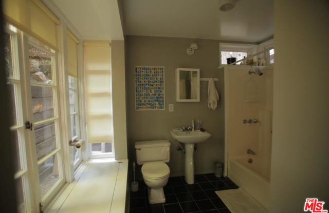 6175 GLEN HOLLY Walk Gallery 3