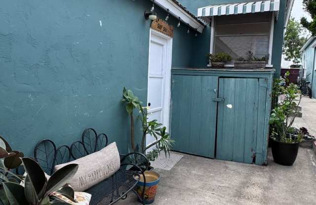 Charming & Cozy Home Near the Beach! Gallery 4