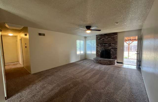 Anderson 3 Bedroom Home in Cascade Neighborhood with fenced yard Gallery 4