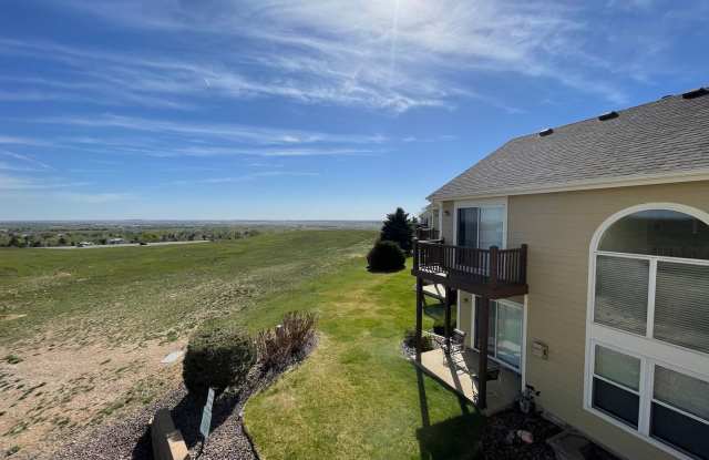 Wonderfully Updated Spacious 2 bed 3 bath Superior Townhome -- Available October 5th! Gallery 4