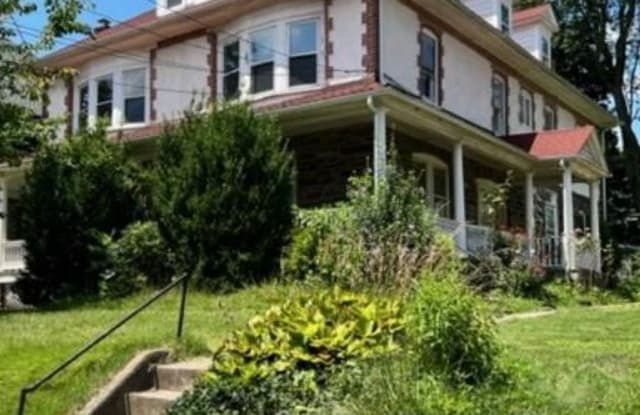 111 CHESTNUT AVE - 111 Chestnut Avenue, Narberth, PA 19072