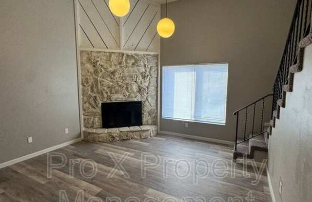 1238 E Guinevere - 1238 East Guinevere Street, Springfield, MO 65804