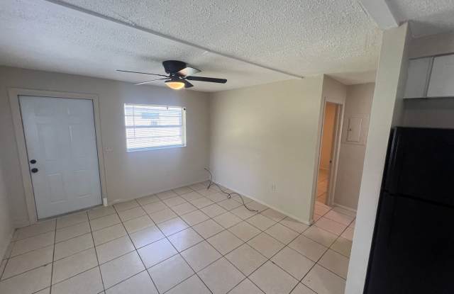 ** FOR RENT 2/1 READY FOR A LONG TERM TENANT -- FORT MYERS -- PET FRIENDLY ** Gallery 4