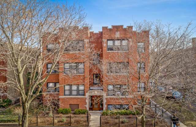 3501 North Greenview Apt. Gallery 3
