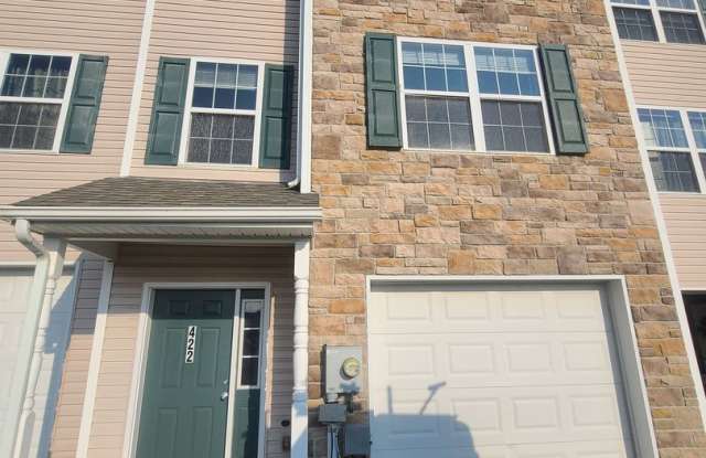 3 Bedroom 2 1/2 bath Townhome for Rent in Waynesboro Gallery 1