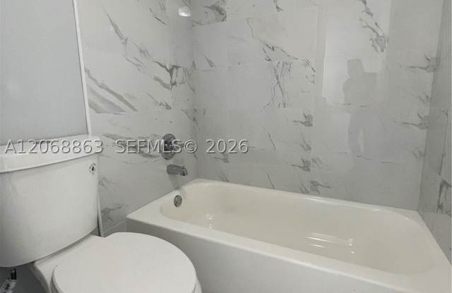 10169 Twin Lakes Dr Gallery 3