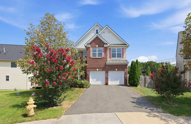 Luxury Living in Haymarket | Spacious 3 Level Home Gallery 1