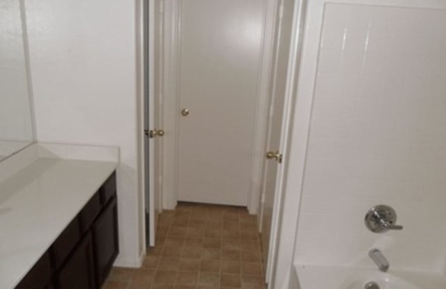3 beds, 1,938 sqft Gallery 4
