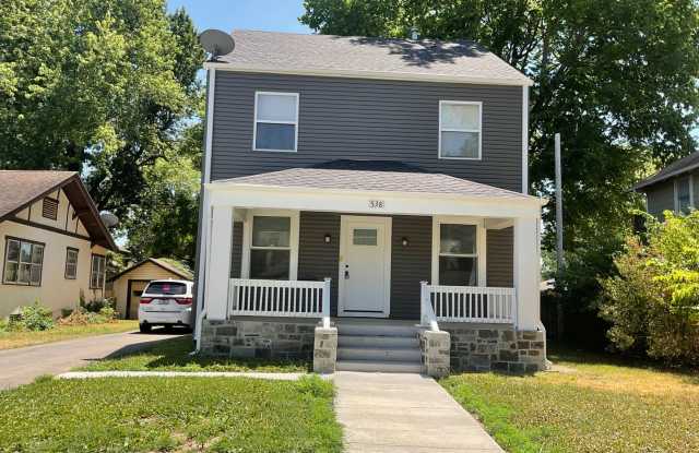 COLLEGE PRE-LEASING photos photos