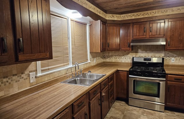 2832 Clyburne Street photos photos