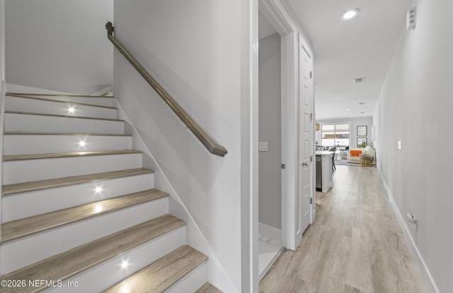 809 7TH Avenue S Gallery 2