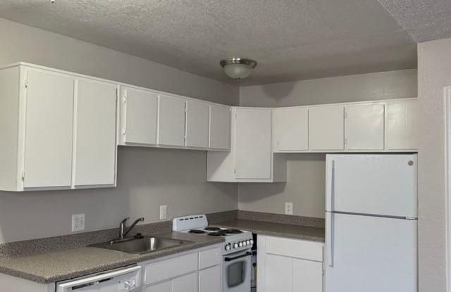 **MOVE IN SPECIAL**  Come and apply today!! photos photos