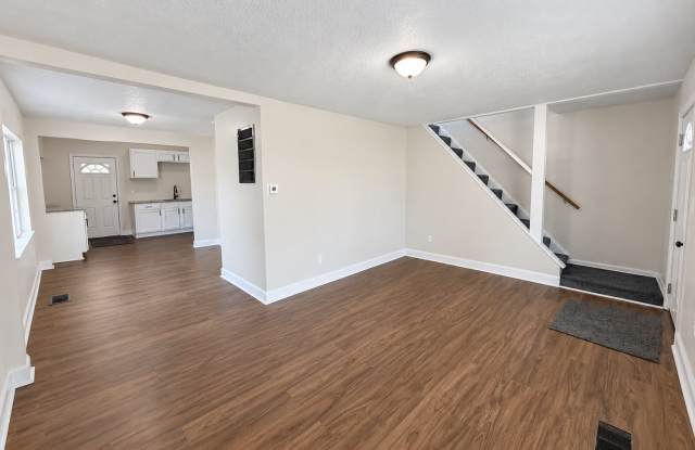 Newly Remodeled 3BR/2BA Home with Modern Finishes and Garage! Gallery 4