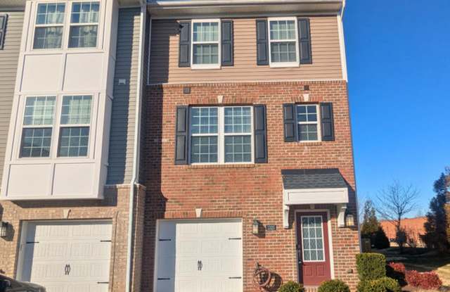 1325 Claytor Ln - 1325 Claytor Lane, Lakeside, VA 23227