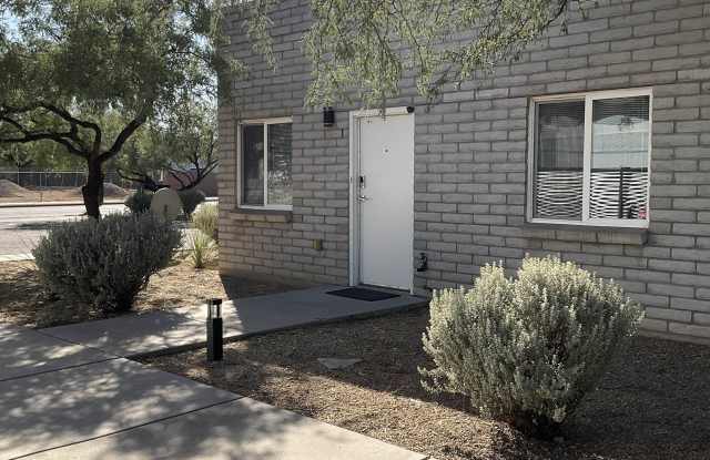 2415 N Columbus Blvd Apt 1 - 2415 North Columbus Boulevard, Tucson, AZ 85712