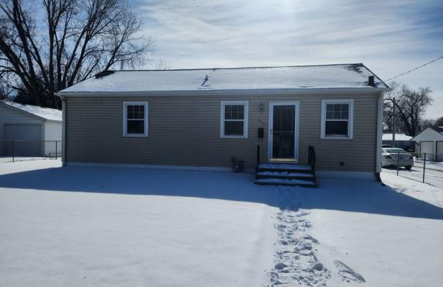 2 BR, 1 BA home for rent - 312 28th Avenue, East Moline, IL 61244